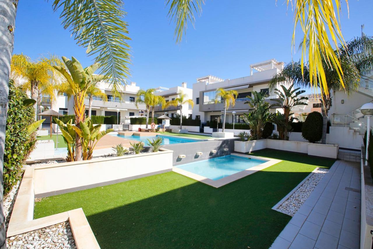 Fantastic Home With Ac, Pool And Bbq Rojales Kültér fotó