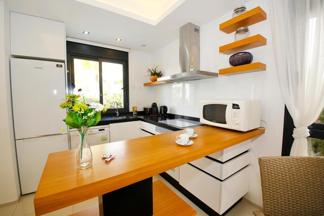Fantastic Home With Ac, Pool And Bbq Rojales Kültér fotó