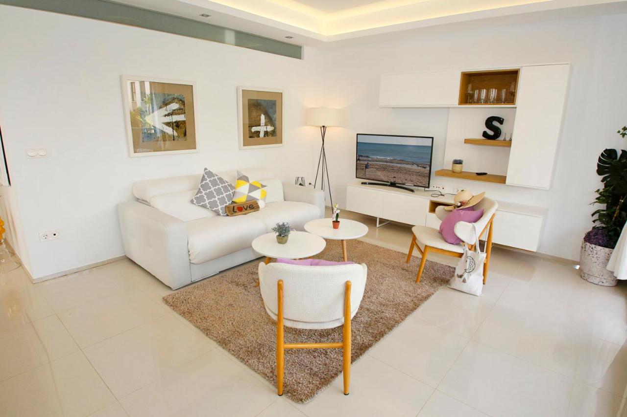 Fantastic Home With Ac, Pool And Bbq Rojales Kültér fotó