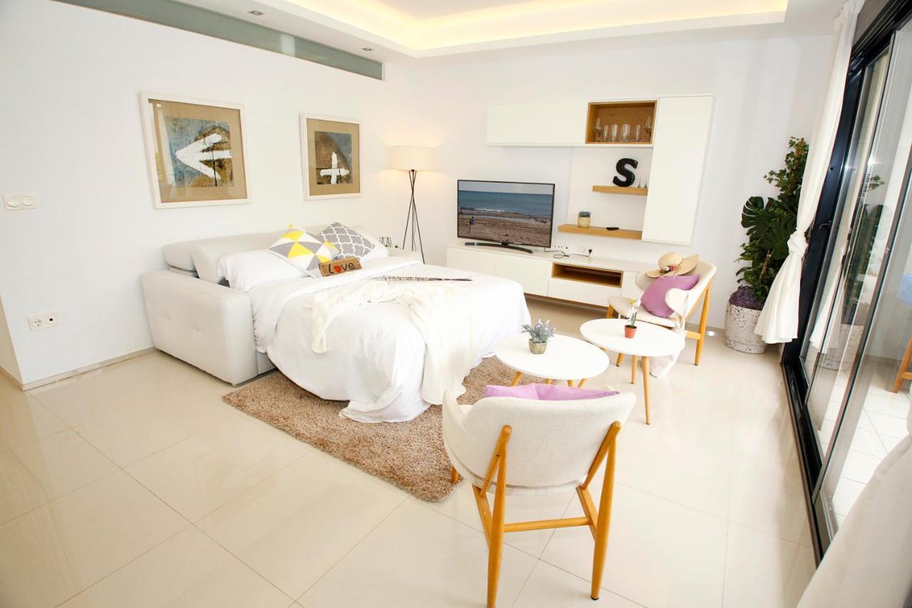 Fantastic Home With Ac, Pool And Bbq Rojales Kültér fotó